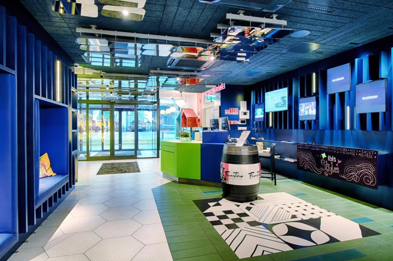 Ibis Styles Warszawa Centrum Luaran gambar