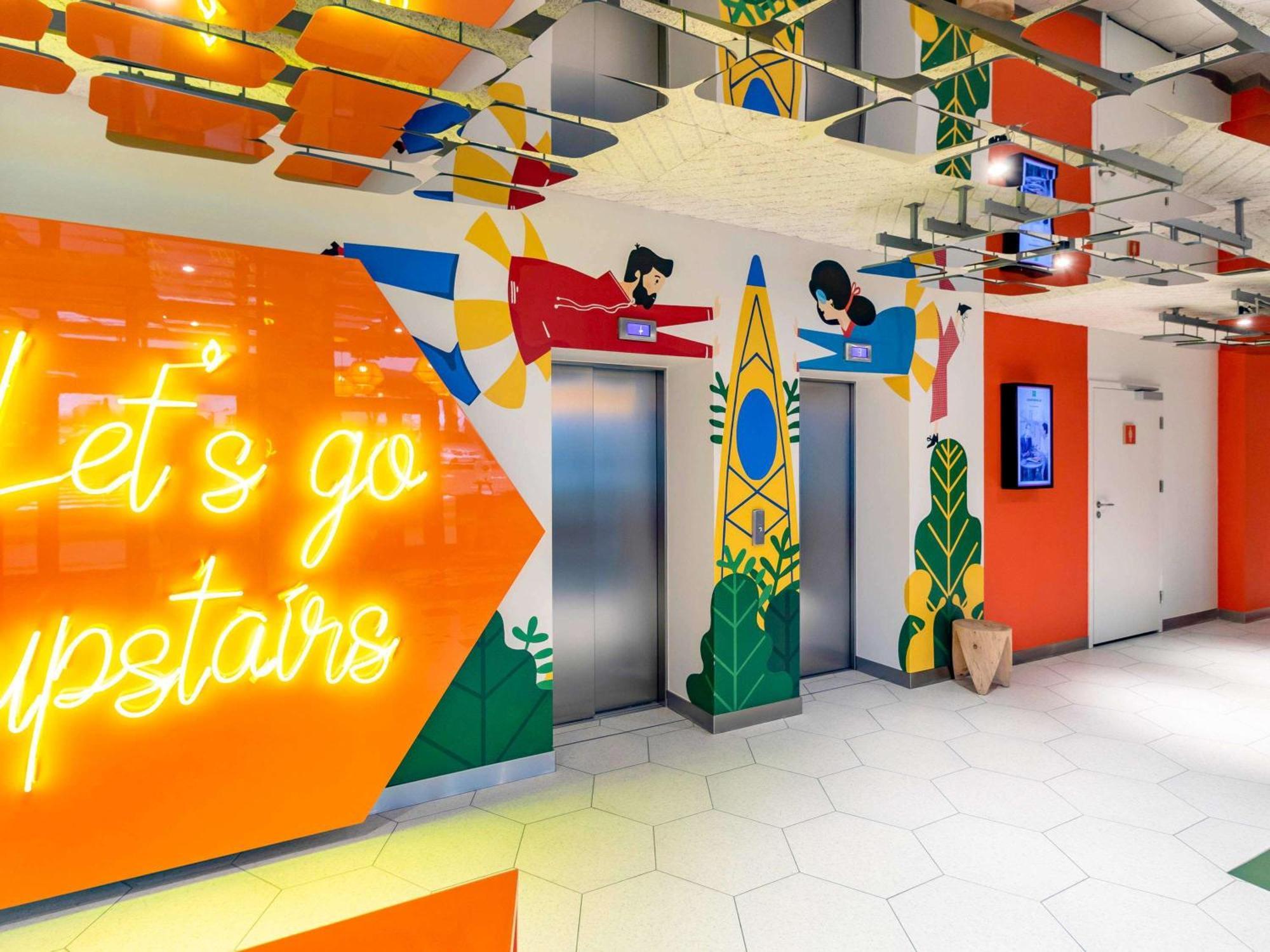 Ibis Styles Warszawa Centrum Luaran gambar