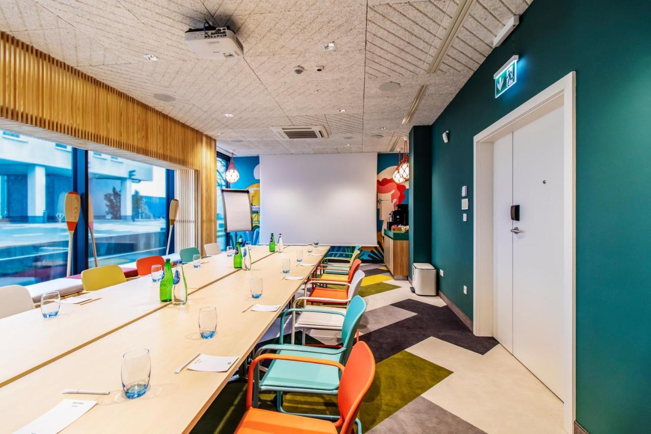 Ibis Styles Warszawa Centrum Luaran gambar