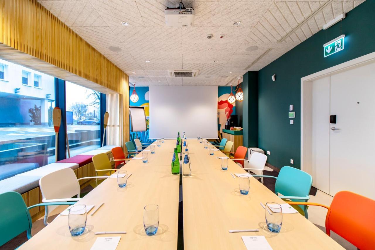 Ibis Styles Warszawa Centrum Luaran gambar